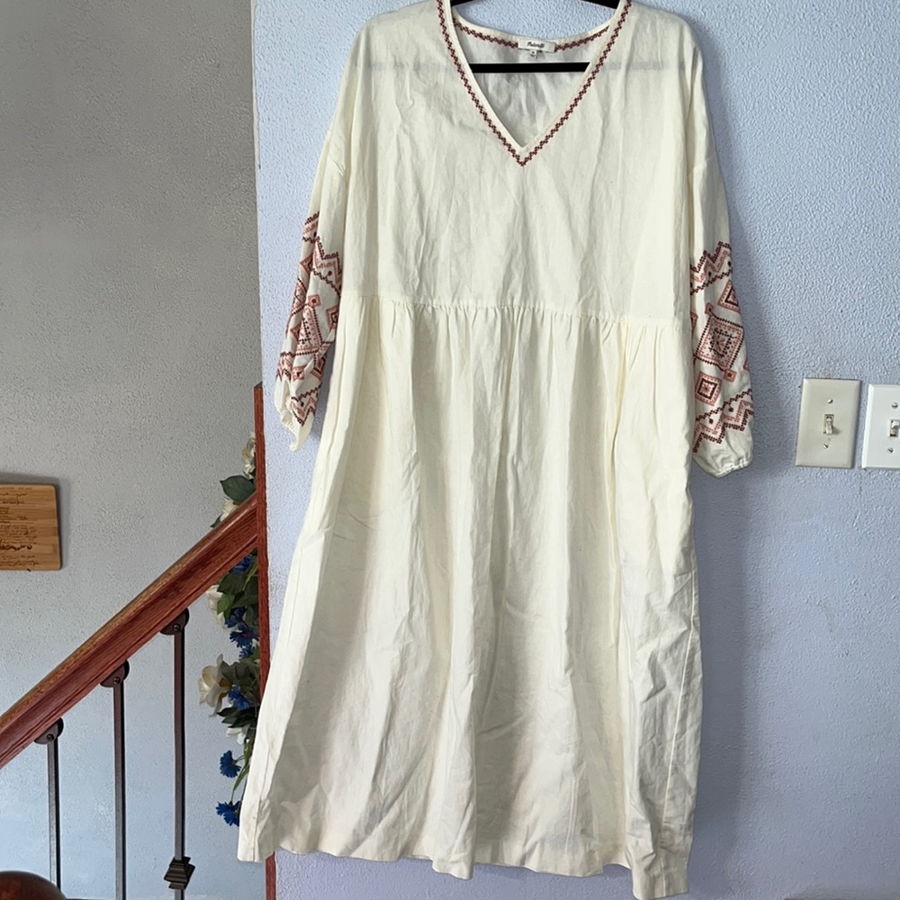 Madewell white dress w/ cross stitch in red on the sleeves